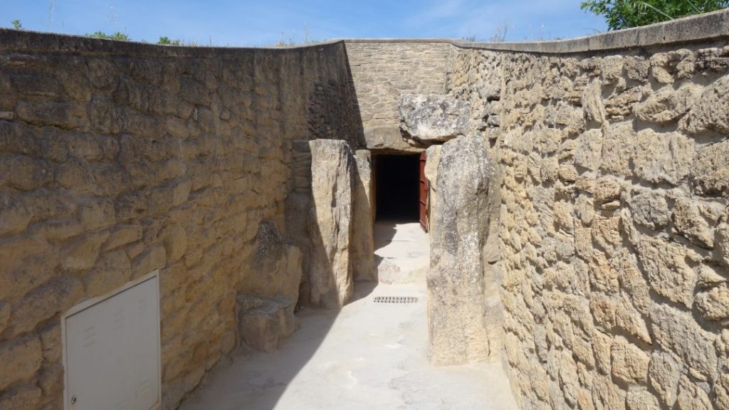 Дольмен Вьера в Антекере, Испания