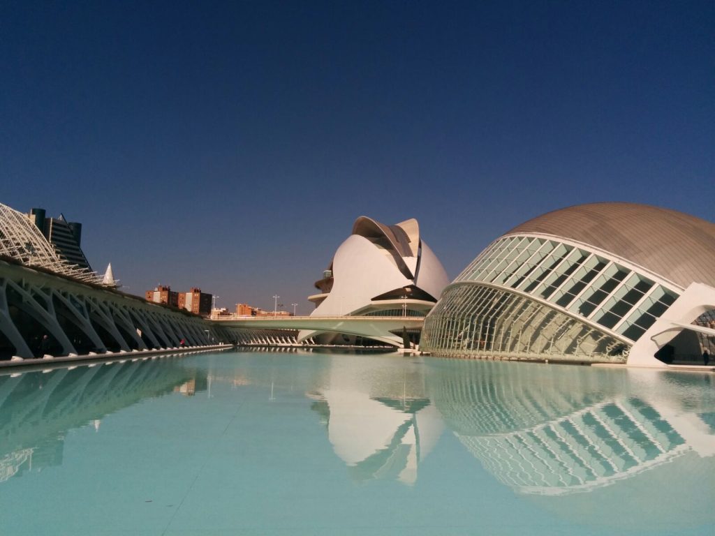 Город искусств и Наук. Дворец Искусств и кинотеатр Имакс