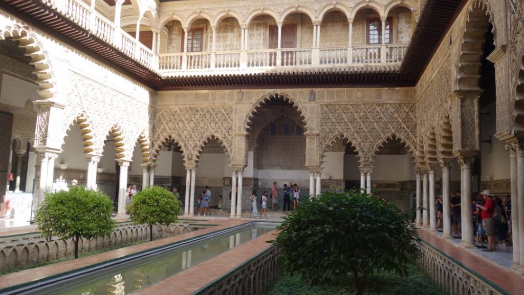 Внутренний дворик в Алькасаре